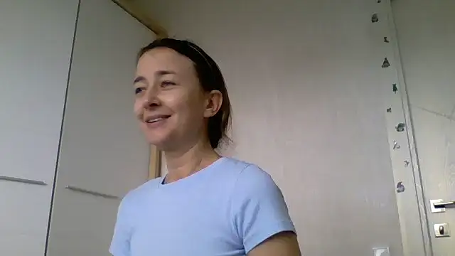 Avenique online show from October 2025 10:15:01 AM