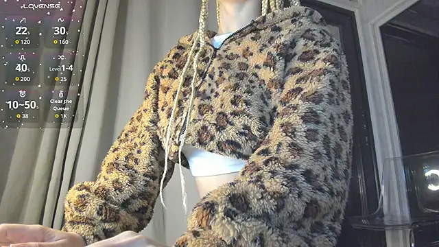 Snapshot of Ella_Vee chatting on October 2025 02:45:02 AM Ella Vee online show from October 2025 02:45:02 AM