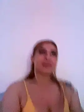 Snapshot of Ella_Vee chatting on November 2025 03:45:02 PM Ella Vee online show from November 2025 03:45:02 PM