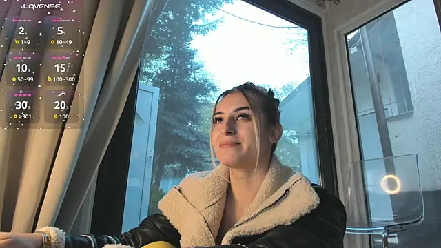 Snapshot of Ella_Vee chatting on November 2025 06:11:02 AM Ella Vee online show from November 2025 06:11:02 AM