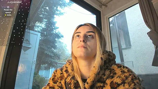 Snapshot of Ella_Vee chatting on November 2025 06:39:03 AM Ella Vee online show from November 2025 06:39:03 AM