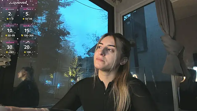 Snapshot of Ella_Vee chatting on December 2025 05:38:02 AM Ella Vee online show from December 2025 05:38:02 AM