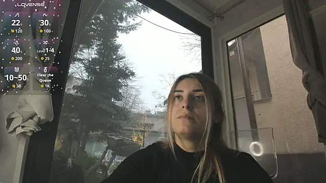 Snapshot of Ella_Vee chatting on December 2025 06:29:02 AM Ella Vee online show from December 2025 06:29:02 AM