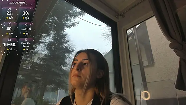 Snapshot of Ella_Vee chatting on December 2025 06:53:01 AM Ella Vee online show from December 2025 06:53:01 AM