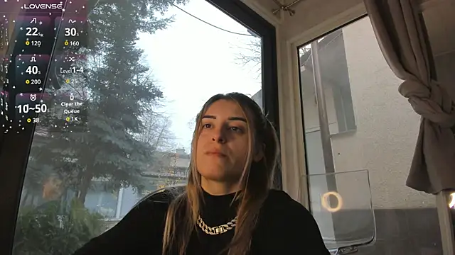 Snapshot of Ella_Vee chatting on December 2025 07:04:02 AM Ella Vee online show from December 2025 07:04:02 AM