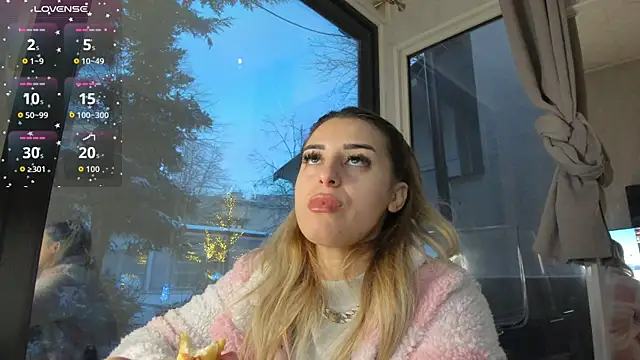 Snapshot of Ella_Vee chatting on January 2026 05:43:01 AM Ella Vee online show from January 2026 05:43:01 AM