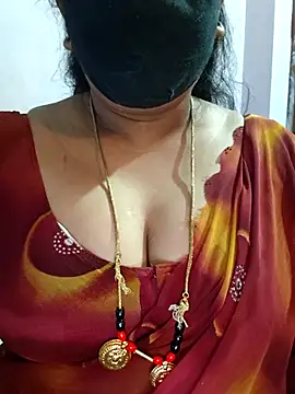 Snapshot of luci-queen chatting on May 2026 05:20:02 PM luci-queen online show from May 2026 05:20:02 PM