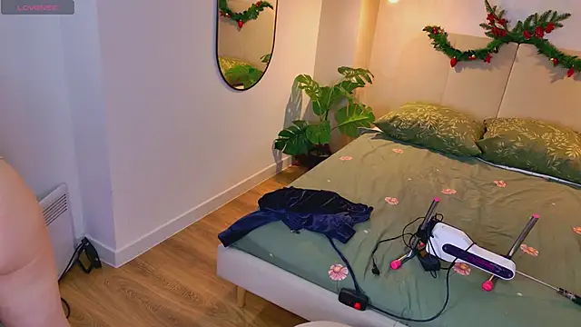 HoneyLace  online show from January 2026 01:35:01 PM