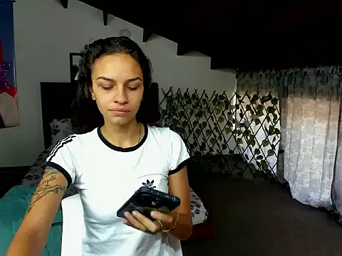 Skylovershot online show from November 2025 01:44:02 PM