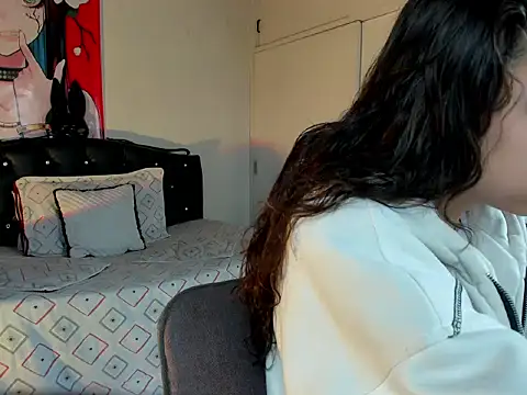 Skylovershot online show from February 2026 01:41:02 PM