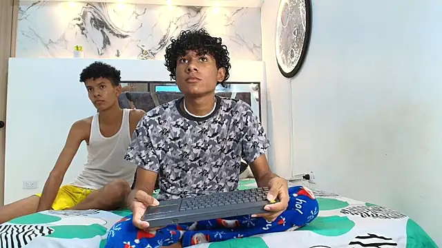 LONDON BOYS1 online show from October 2025 01:28:01 AM