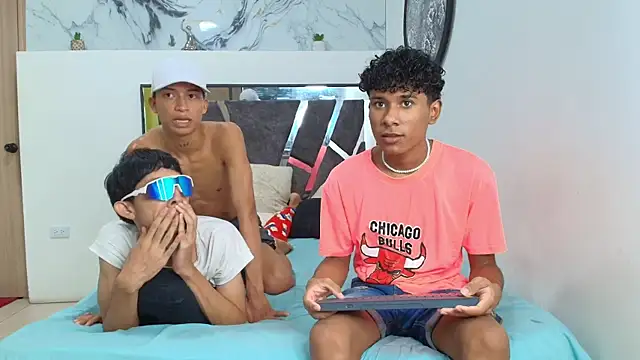 LONDON BOYS1 online show from November 2025 01:28:01 AM