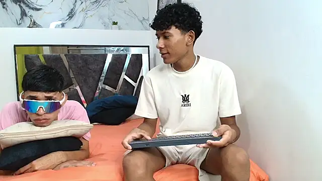 LONDON BOYS1 online show from November 2025 01:26:02 AM