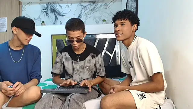 LONDON BOYS1 online show from November 2025 01:16:01 AM