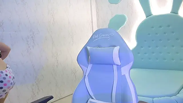 Snapshot of KatyBlondee chatting on September 2025 03:17:02 AM KatyBlondee online show from September 2025 03:17:02 AM