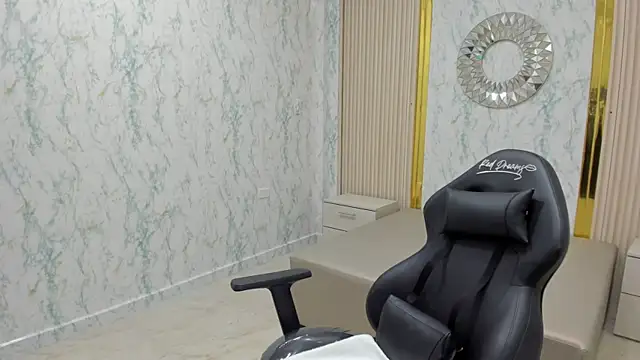 Snapshot of KatyBlondee chatting on November 2025 03:12:01 AM KatyBlondee online show from November 2025 03:12:01 AM