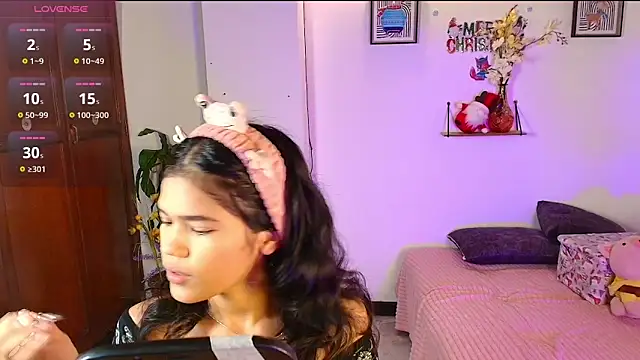 emycarver09 online show from November 2025 11:43:02 AM