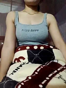 Snapshot of LucyyLy chatting on November 2025 11:39:02 PM LucyyLy online show from November 2025 11:39:02 PM