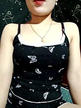 Snapshot of LucyyLy chatting on November 2025 05:21:01 AM LucyyLy online show from November 2025 05:21:01 AM