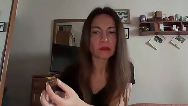 Snapshot of Cyreluna chatting on November 2025 12:04:01 PM Cyreluna online show from November 2025 12:04:01 PM