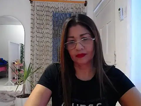 Manuela lara  online show from October 2025 01:41:02 PM