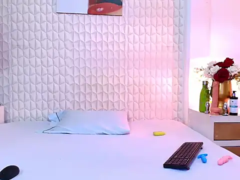 LuigiMarchetti online show from November 2025 07:58:02 PM