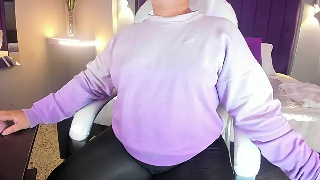 Miss Francheska online show from February 2026 12:03:01 PM