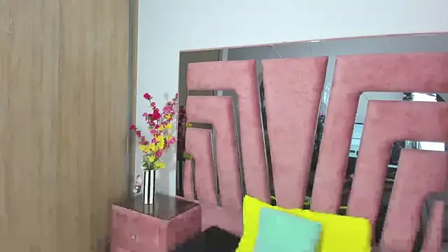 MaraKarly online show from October 2025 12:05:02 PM