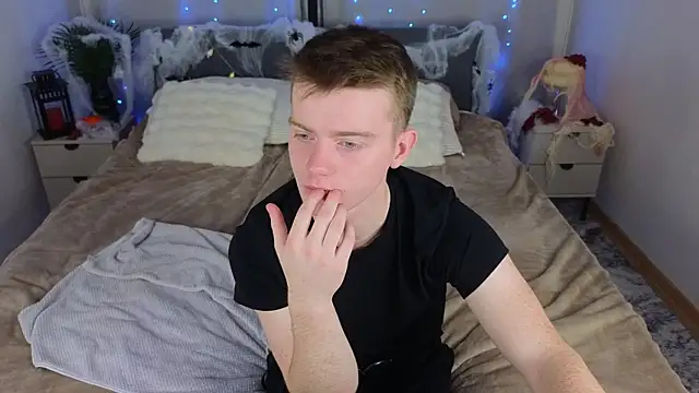 Snapshot of happy_de1mos chatting on November 2025 09:28:01 PM happy de1mos online show from November 2025 09:28:01 PM