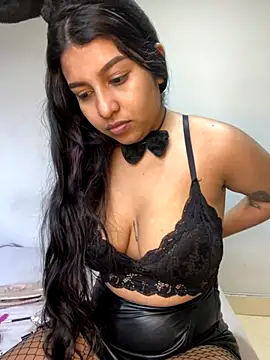  Chloe Smith online show from October 2025 02:40:01 PM