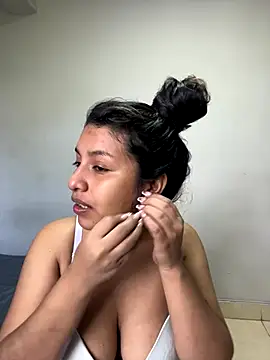  Chloe Smith online show from December 2025 02:10:02 PM