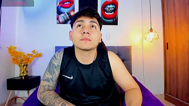 Nicolas James Sc online show from November 2025 01:44:02 PM