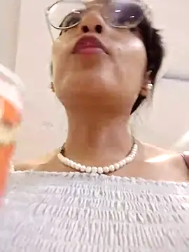 Snapshot of Regina_Shine chatting on November 2025 10:41:02 PM Regina Shine online show from November 2025 10:41:02 PM