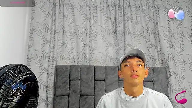 Snapshot of Maikol_Ortiz chatting on November 2025 11:32:02 AM Maikol Ortiz online show from November 2025 11:32:02 AM