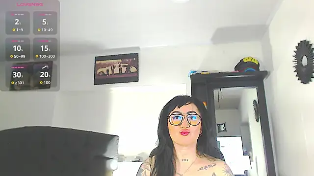 Snapshot of Vicky_hotmilf chatting on December 2025 10:57:01 AM Vicky hotmilf online show from December 2025 10:57:01 AM