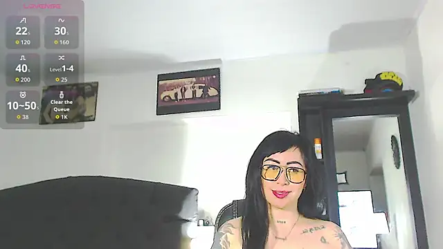 Snapshot of Vicky_hotmilf chatting on December 2025 11:15:02 AM Vicky hotmilf online show from December 2025 11:15:02 AM