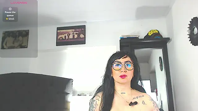 Snapshot of Vicky_hotmilf chatting on January 2026 10:42:02 AM Vicky hotmilf online show from January 2026 10:42:02 AM