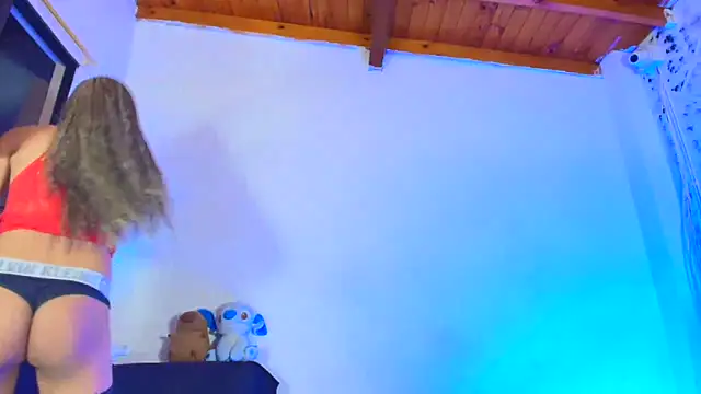 MIA HOT23CM S7S online show from December 2025 02:06:02 AM