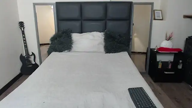 Isabella Diamon online show from November 2025 01:49:01 AM