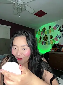 Snapshot of MyHoneyFrida chatting on October 2025 03:40:02 AM MyHoneyFrida online show from October 2025 03:40:02 AM