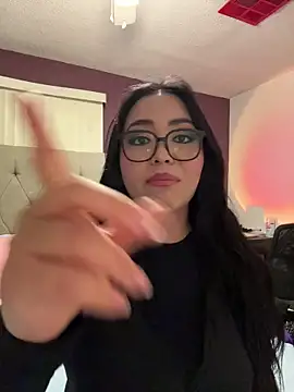 Snapshot of MyHoneyFrida chatting on November 2025 06:27:01 AM MyHoneyFrida online show from November 2025 06:27:01 AM