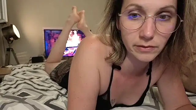 Snapshot of AbylineandJim chatting on May 2026 07:32:01 PM AbylineandJim online show from May 2026 07:32:01 PM