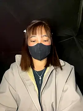 Snapshot of delwyn- chatting on December 2025 04:45:01 PM delwyn- online show from December 2025 04:45:01 PM