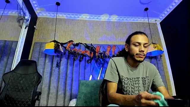 Snapshot of Boss_Domiinator chatting on October 2025 03:23:02 AM Boss Domiinator online show from October 2025 03:23:02 AM