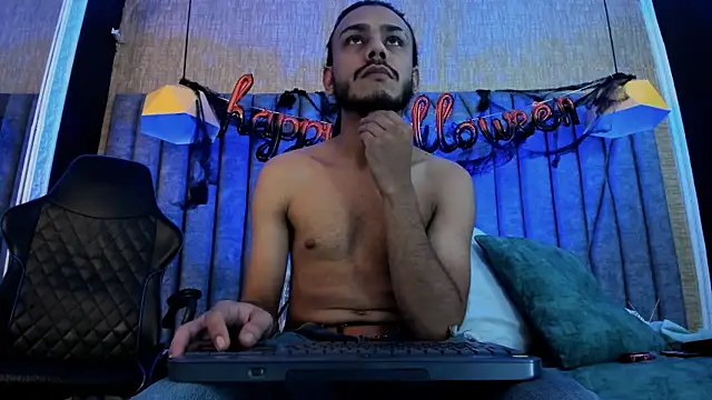 Snapshot of Boss_Domiinator chatting on October 2025 03:30:01 AM Boss Domiinator online show from October 2025 03:30:01 AM