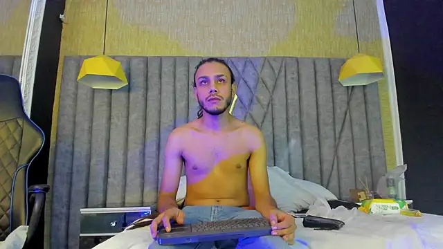 Snapshot of Boss_Domiinator chatting on November 2025 03:07:01 AM Boss Domiinator online show from November 2025 03:07:01 AM