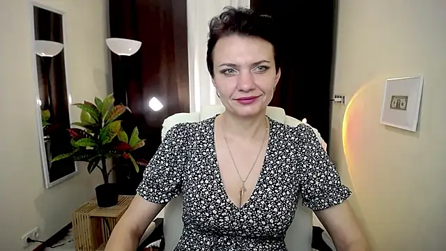 AvaSaturnian online show from October 2025 12:25:01 PM