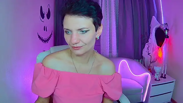 AvaSaturnian online show from October 2025 01:15:02 PM