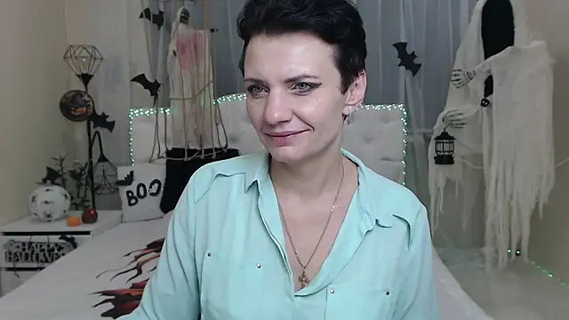 AvaSaturnian online show from November 2025 07:31:01 AM