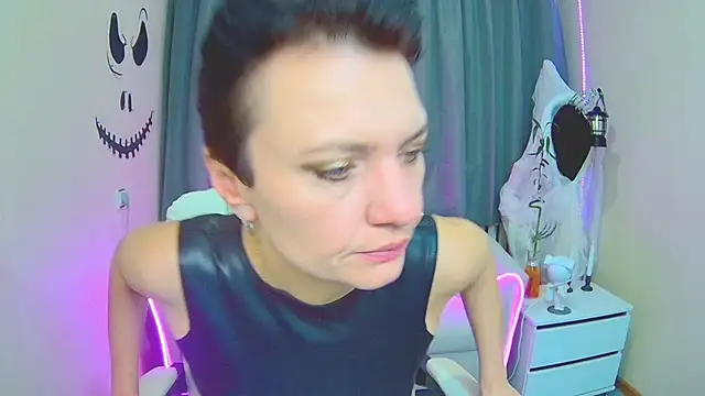 AvaSaturnian online show from November 2025 07:31:02 AM